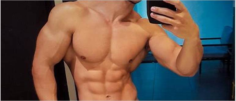 Male gym selfies
